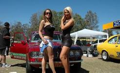 澳门99银河全站登录 打当（編集部注：秋田県北秋田市の地名）の鈴木松治さんはおとなしい人だが、頭射ちの名人で、彼の獲ったクマはどれも頭を貫通している